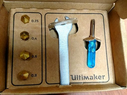 photo of small toolkit that comes with Ultimaker 2+ including screwdriver and wrench