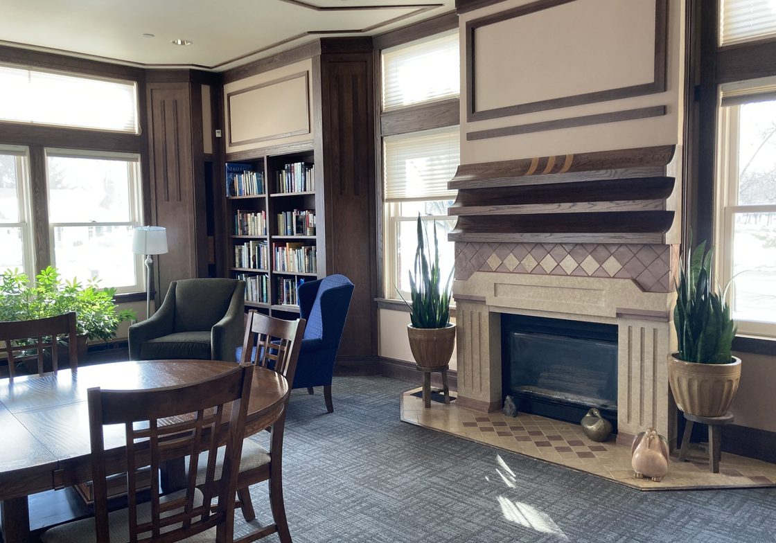 Alumni Guest House Library