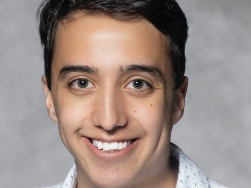headshot of alejando gonzalez