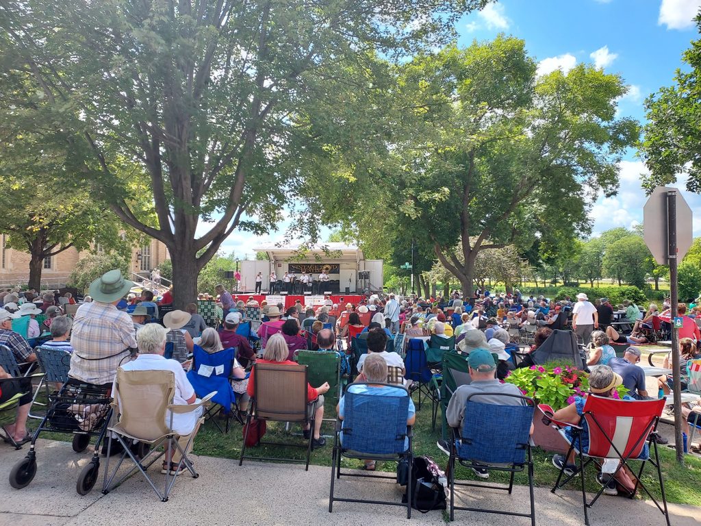 Everyone listening to the vintage band festival