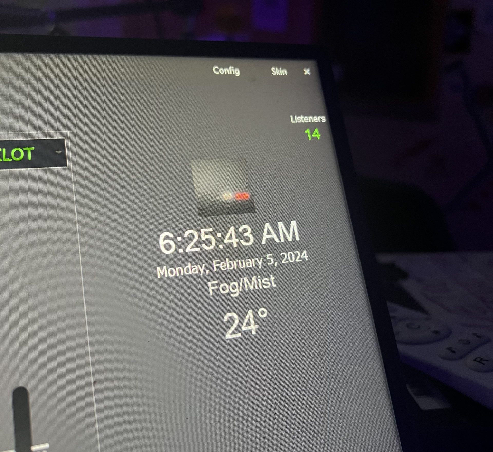 Screen with the time 6:25am