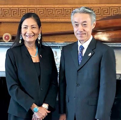 two politicians standing next to each other
