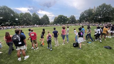 Group of students throwing frisbees