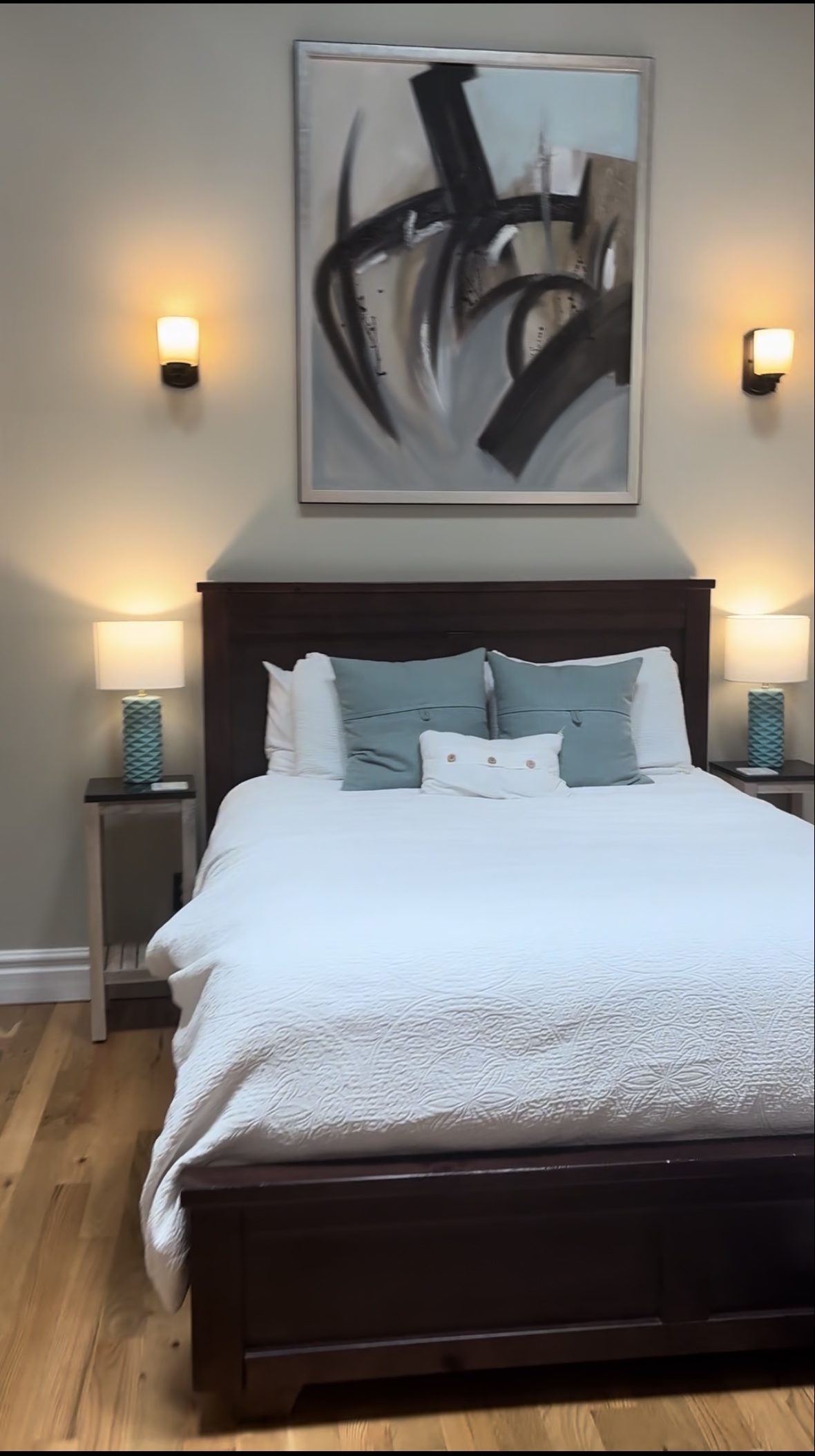 the bedroom of an apartment