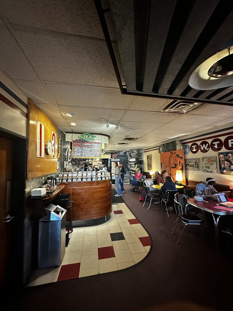 A photo of a cozy cafe 