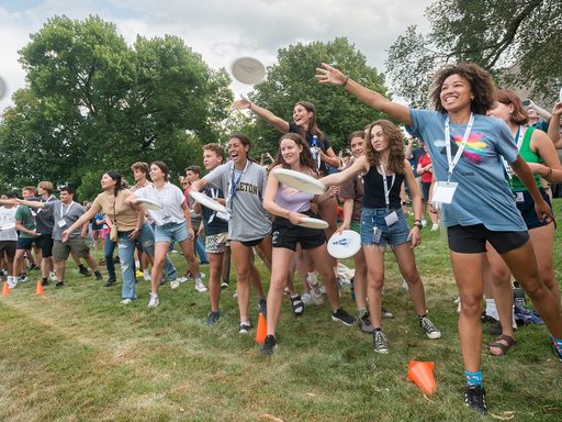 Class of 2027 Frisbee Toss on the Bald Spot