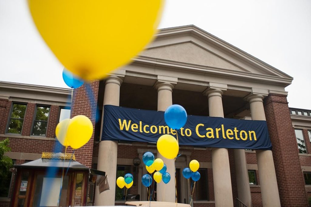 Balloons and a "Welcome to Carleton" banner at the Sayles-Hill student center