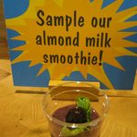 Almond-fruit smoothie