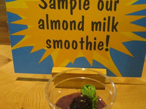 Almond-fruit smoothie