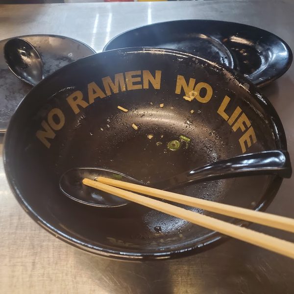 An empty bowl declaring No Ramen, No Life!
