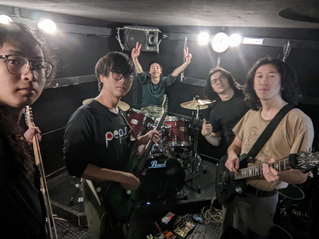 5 students in a band
