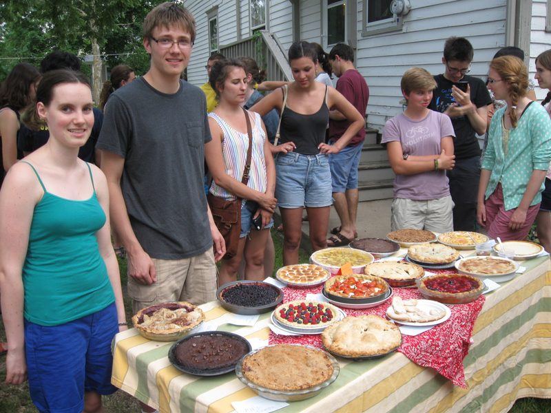 Kit and Jacob have to guard the pies from both flies and humans while the judges deliberate.