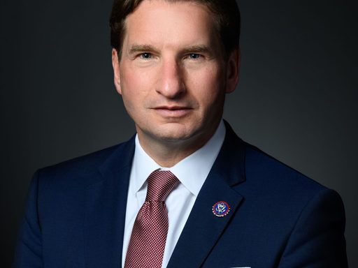 Dean Phillips headshot