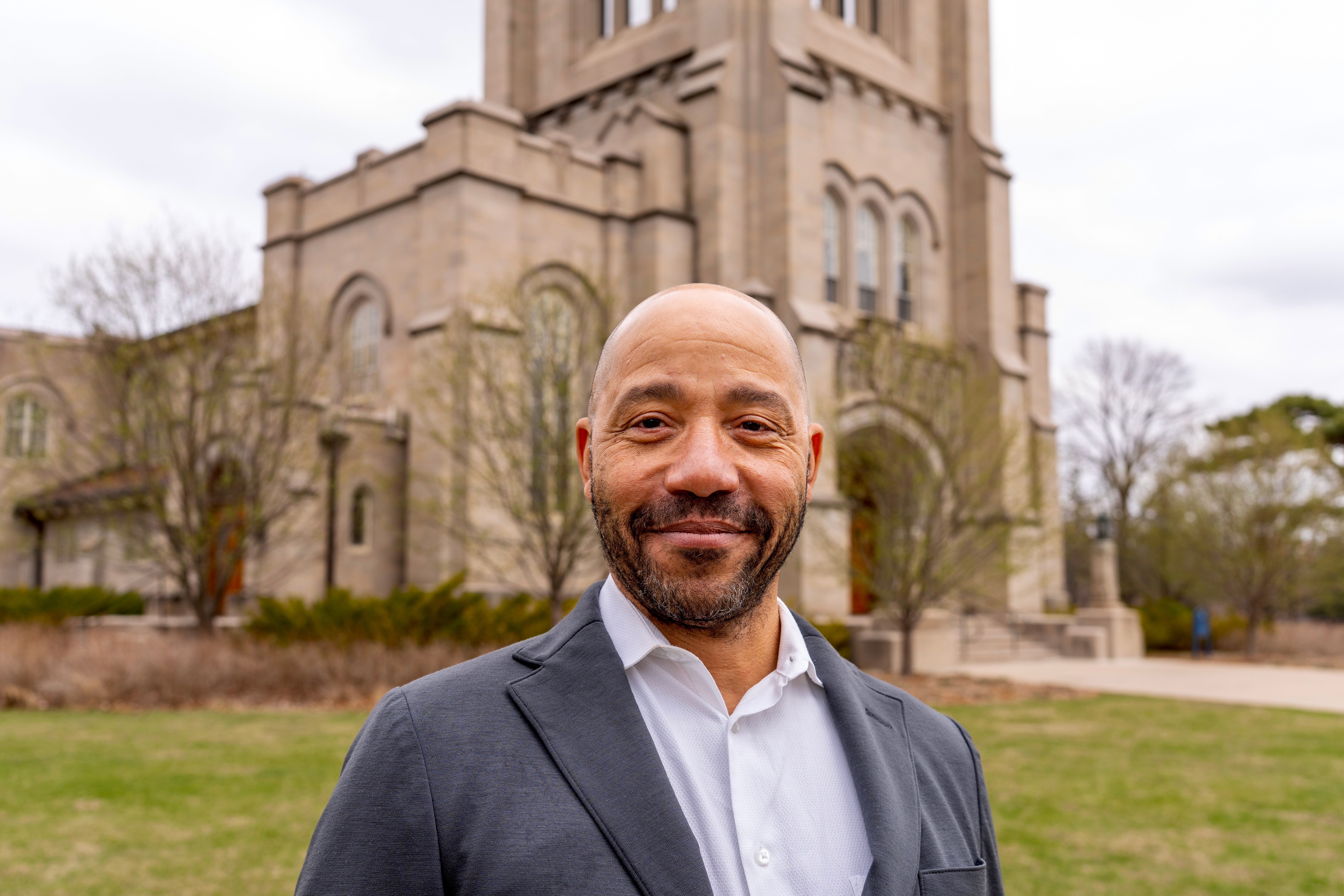 Award-winning author David Wright Faladé ’86 delivered the Carleton convocation address — titled, “My 4-color Bic and the Constitution” — on Friday, April 18 from 10:50 to 11:50 a.m. in Skinner Chapel.