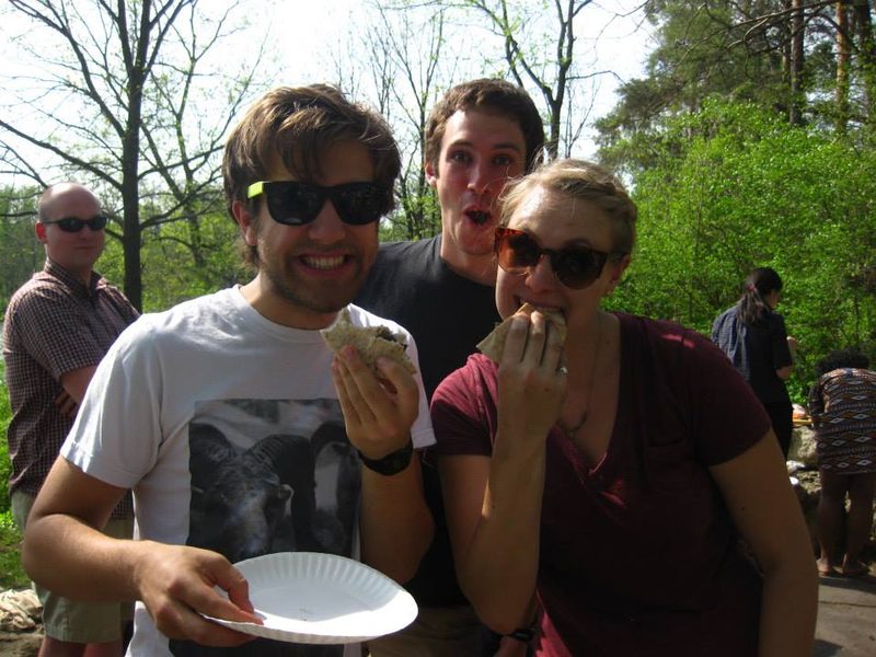 Students eat gyros at the classics picnic