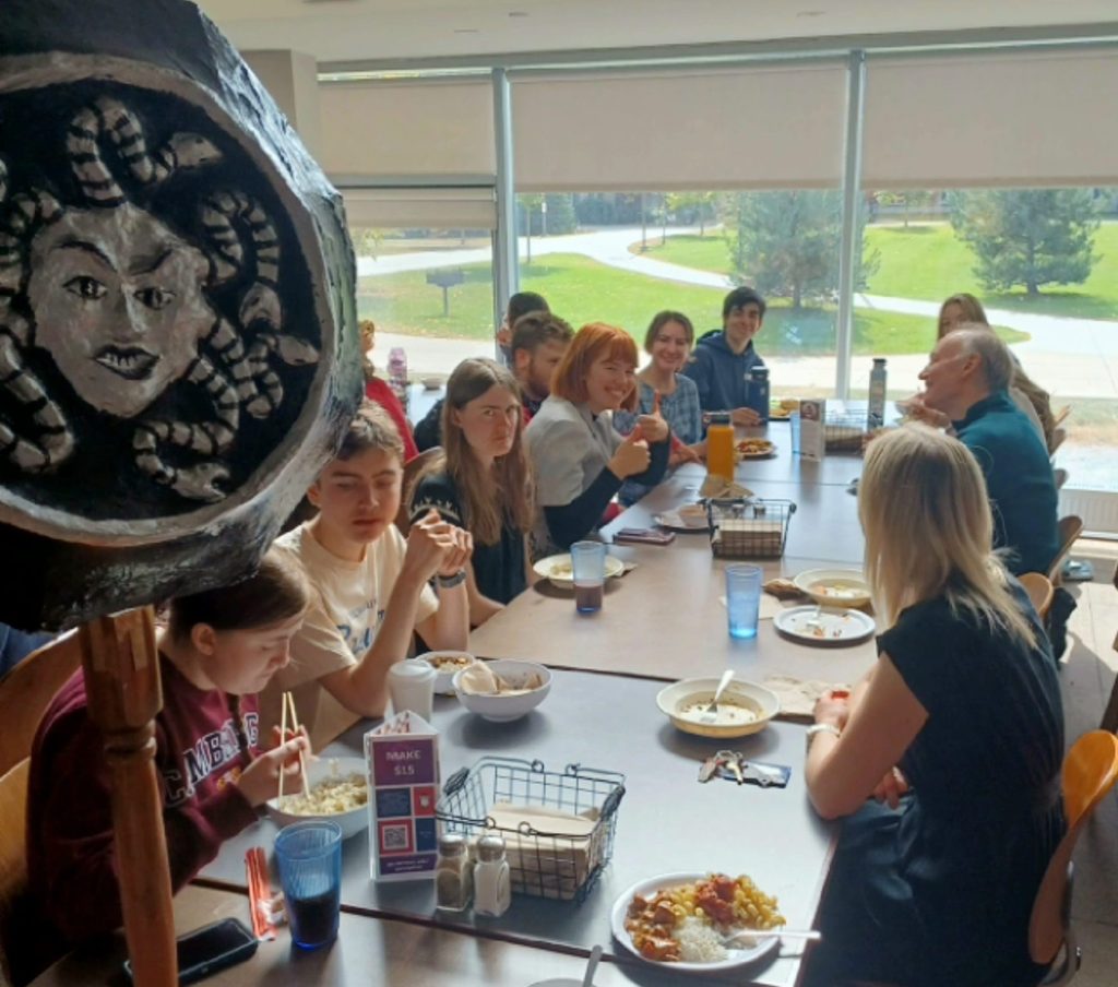 students and faculty eating lunch together