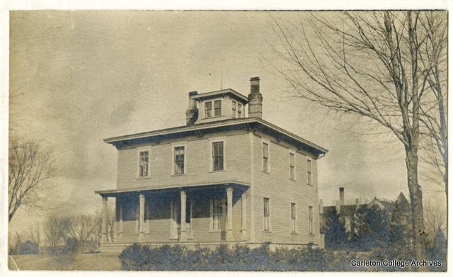 old picture of Carleton's building Seccoumbe House