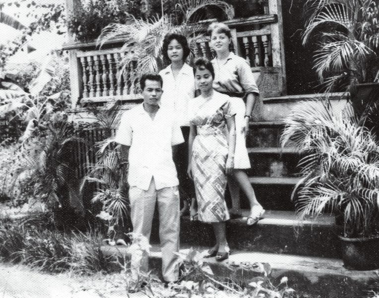 Melinda Hunter ‘61, while serving as a Peace Corps volunteer in the Philippines