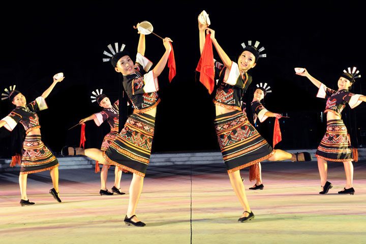 Baoting Li and Miao Dance Troupe