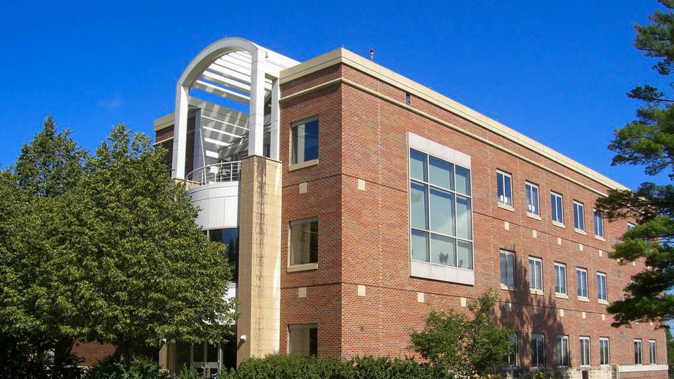 Center for Mathematics and Computing, from the side on a cloudless day.