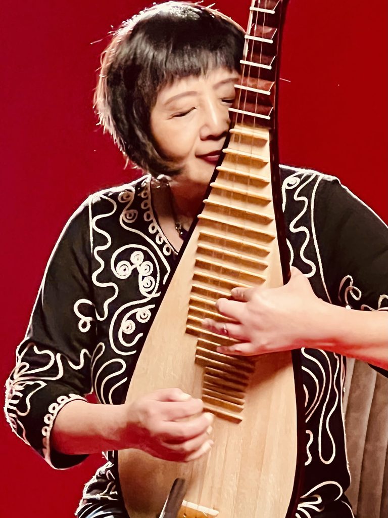 Headshot of Gao Hong holding her pipa.
