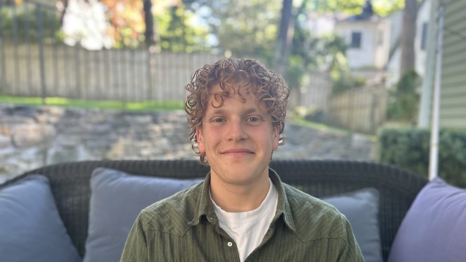 Headshot of Zachary Lewis ’22, outdoors.