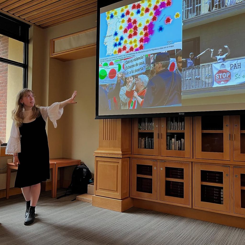Elsa Snowbeck ’25 gestures to a projection screen while talking.