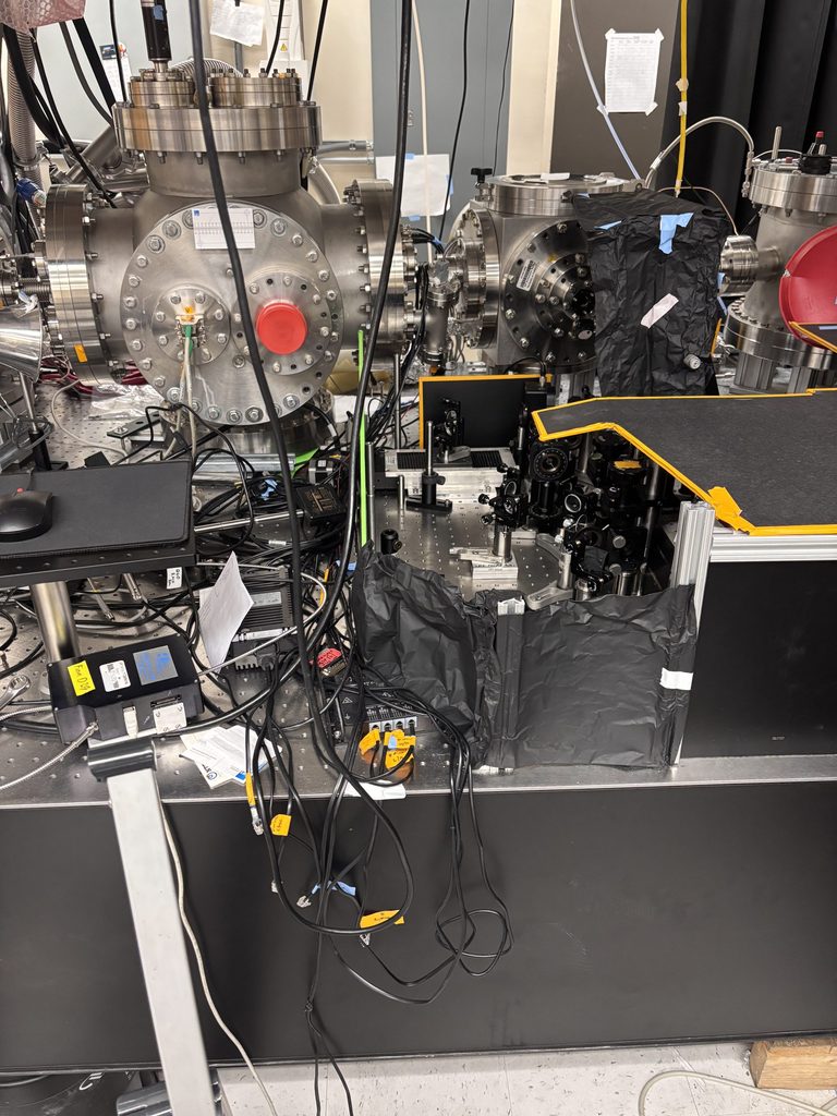 An image of the complex instrument that conducts transient absorption spectroscopy.