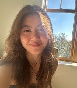 Selfie of Yifei Ren ’26.