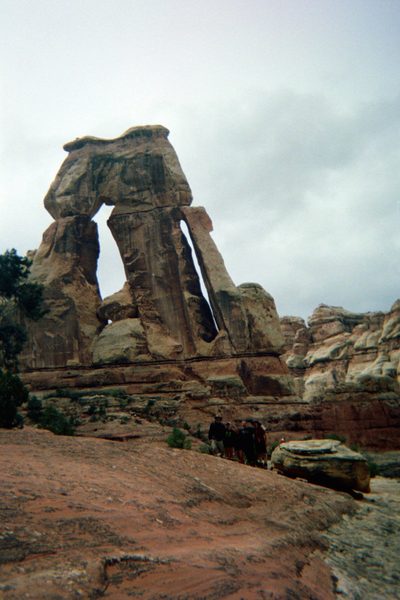 the group in front of Druid Arch.