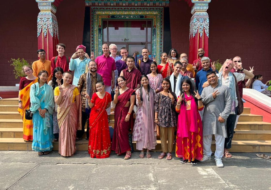 Students, instructors and staff on the steps of a Buddhist temple
