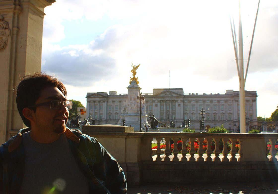 Francisco outside Buckingham Palace.jpg