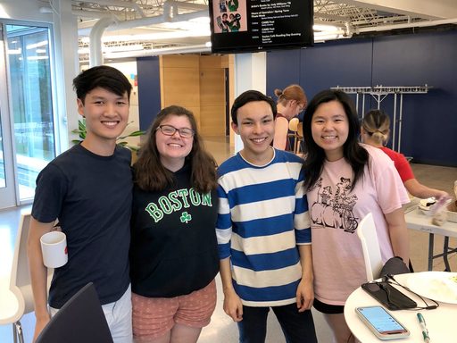 Students posing at the 2018 Linguistics Spring Picnic