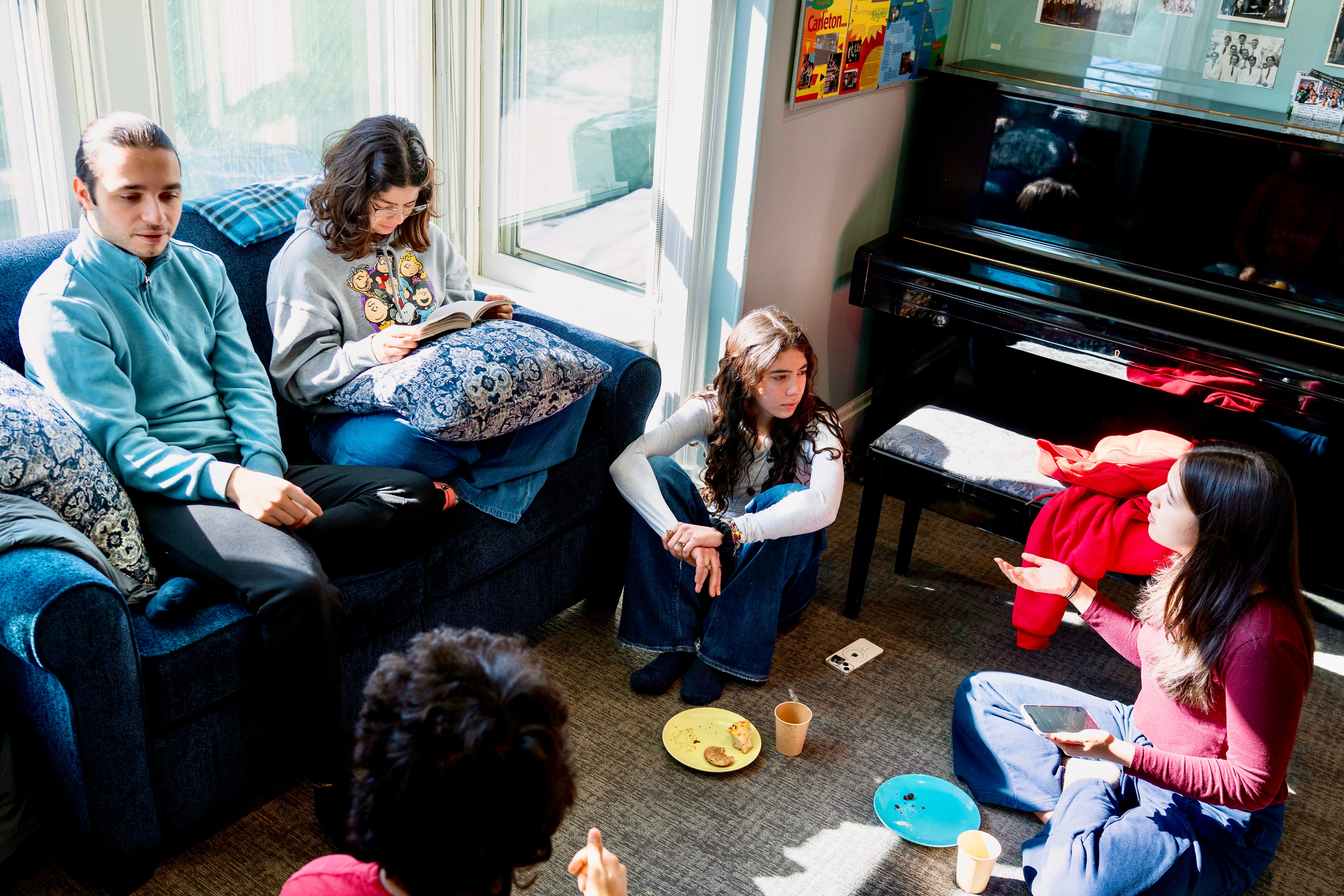 Students enjoying brunch at Dacie Moses House
