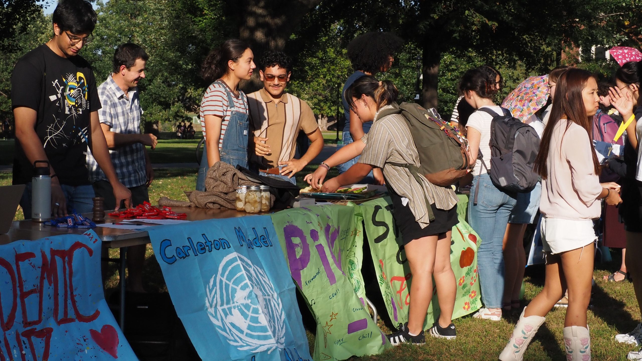 Students signing up for clubs at the involvement fair on the bald spot