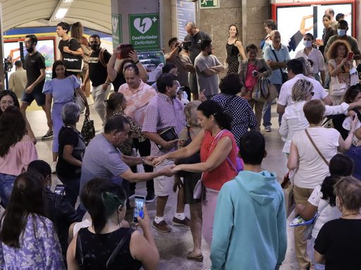 Emilie-Scott-24-Spanish-Studies-in-Madrid-Fall-2022-Strangers-Dancing-in-the-Metro