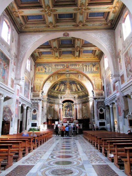 Students stand admiring the mosaic program in the apse of the Basilica of Santa Prassede.