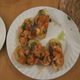 Freshly Prepared Bruschetta (pomodori, aglio, olio d'oliva su fette di pane con pesto)