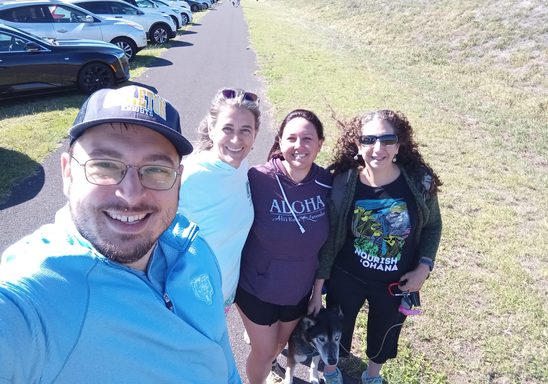 Rita Kerr '91, Becky Ostertag '91, Michael Guritz '15 and Jhernie Evangelista '15 in Hawaii