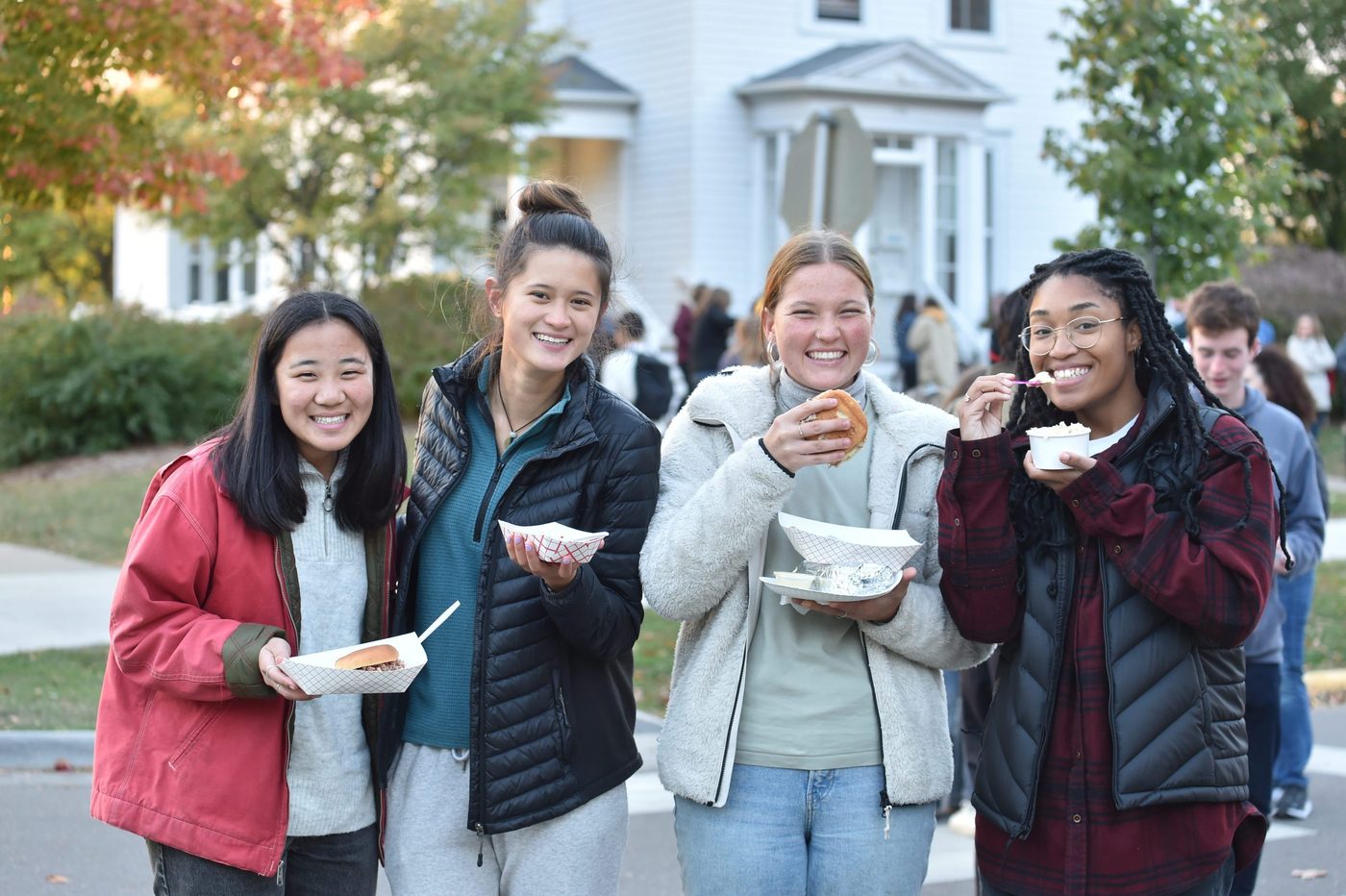 students eating food outside