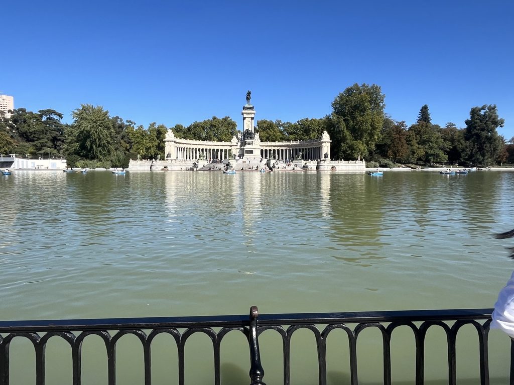 Estanque in el Retiro (where I have yet to rent a boat)