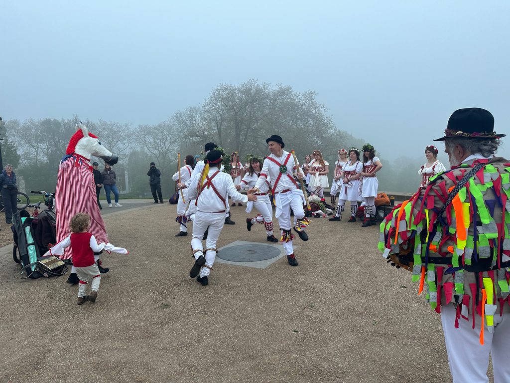 GROUPS DANCING OUTSOORS