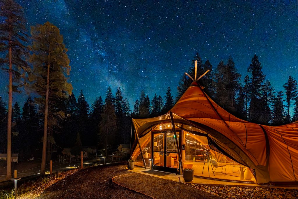 a glamping tent in the night time with stars in the sky
