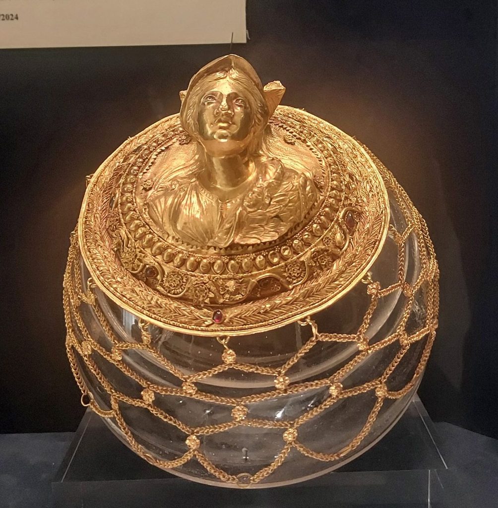 snood from benaki museum