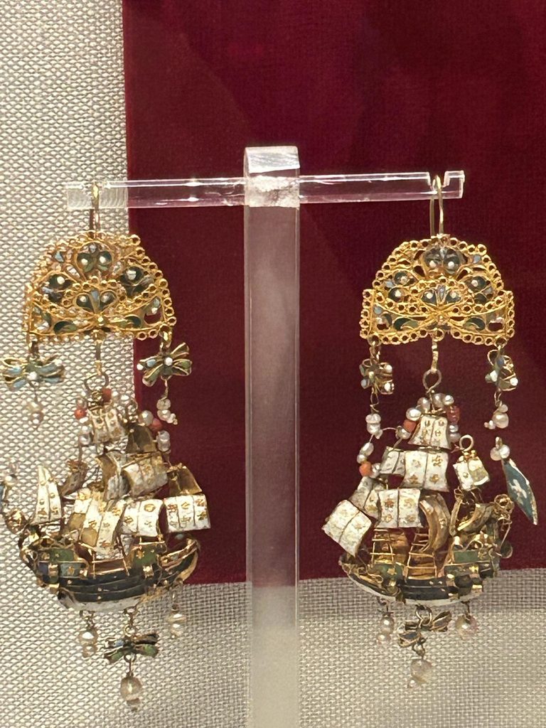 Ship earrings from Benaki