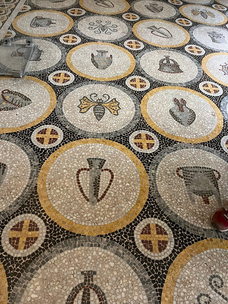 the mosaic floors depicted acient pottery of all kinds. 