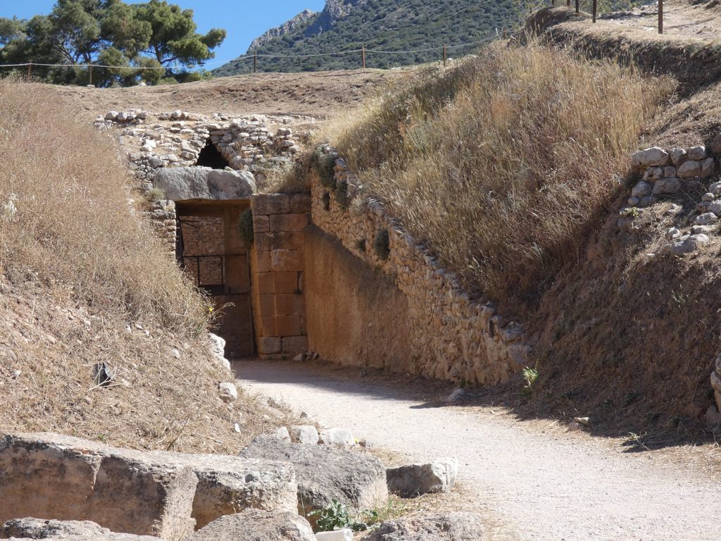Tholos tomb dromos