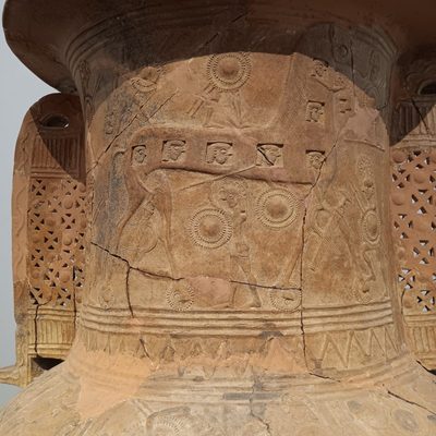 Pithos pot with a depiction of the Trojan horse.