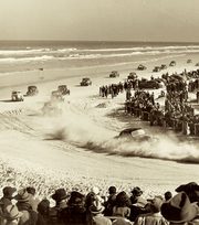 Daytona-beach-race-circa-1940.jpg