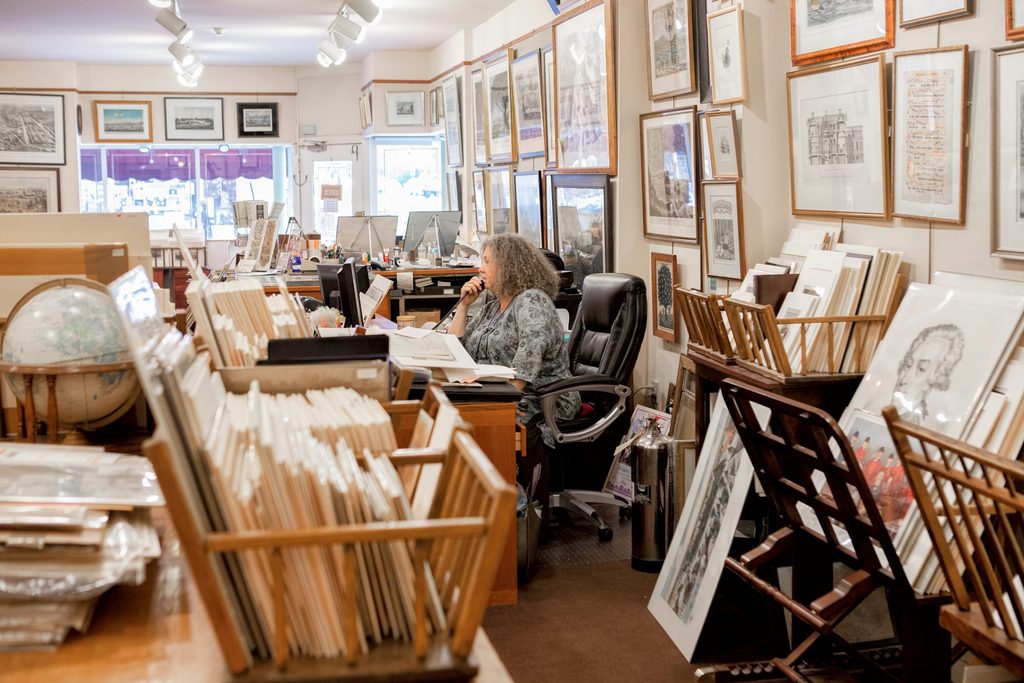 Lisa Jane Toczek ’83 in the Philadelphia Print Shop 